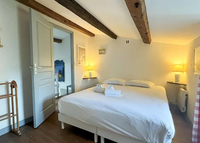 Petite Maison De Village Avec étage