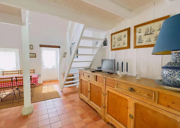 Petite Maison De Village Avec étage *